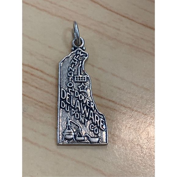 State of Delaware Sterling Silver Jewelry Charm #travel - Picture 1 of 3